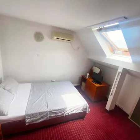 Hostel Divera
